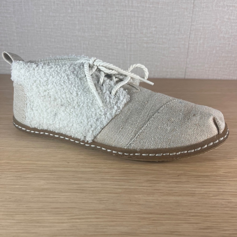 TOMS Women's 9.5 Metallic Gold Sherpa Lace Up Chuckka Bootie Boho Cottagecore